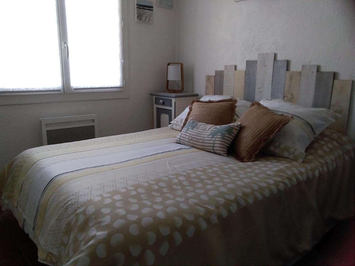 Le Petit Patio Bed & Breakfast Айга-Мортас Екстериор снимка
