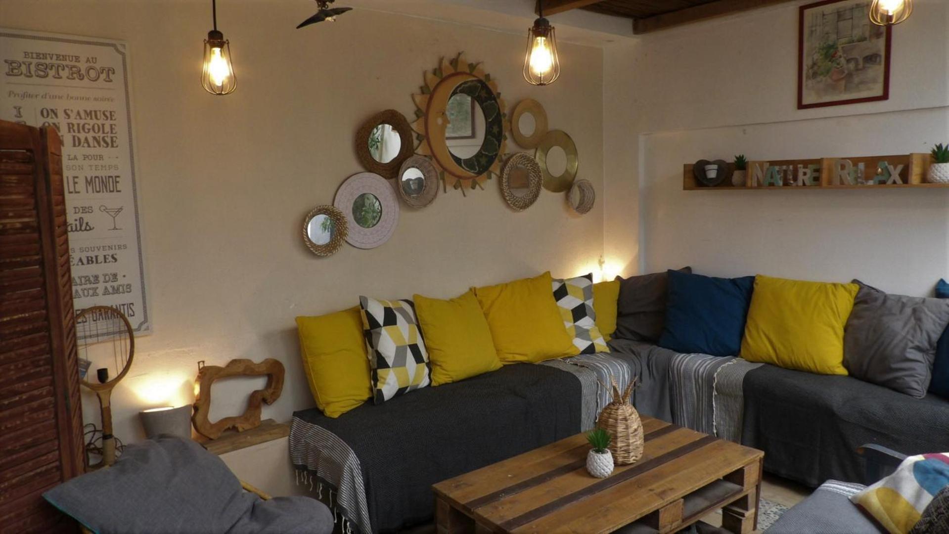 Le Petit Patio Bed & Breakfast Айга-Мортас Екстериор снимка