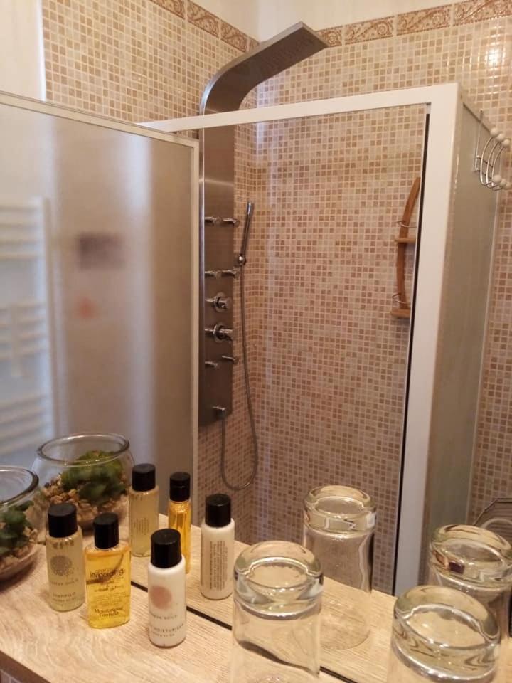 Le Petit Patio Bed & Breakfast Айга-Мортас Екстериор снимка
