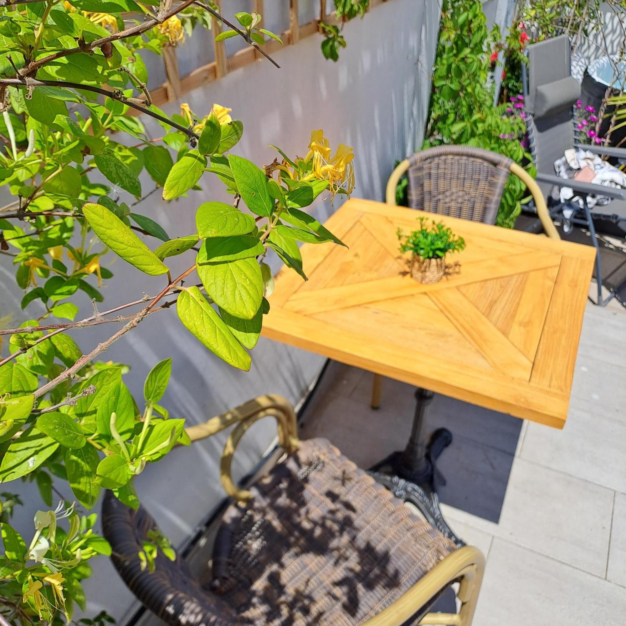 Le Petit Patio Bed & Breakfast Айга-Мортас Екстериор снимка