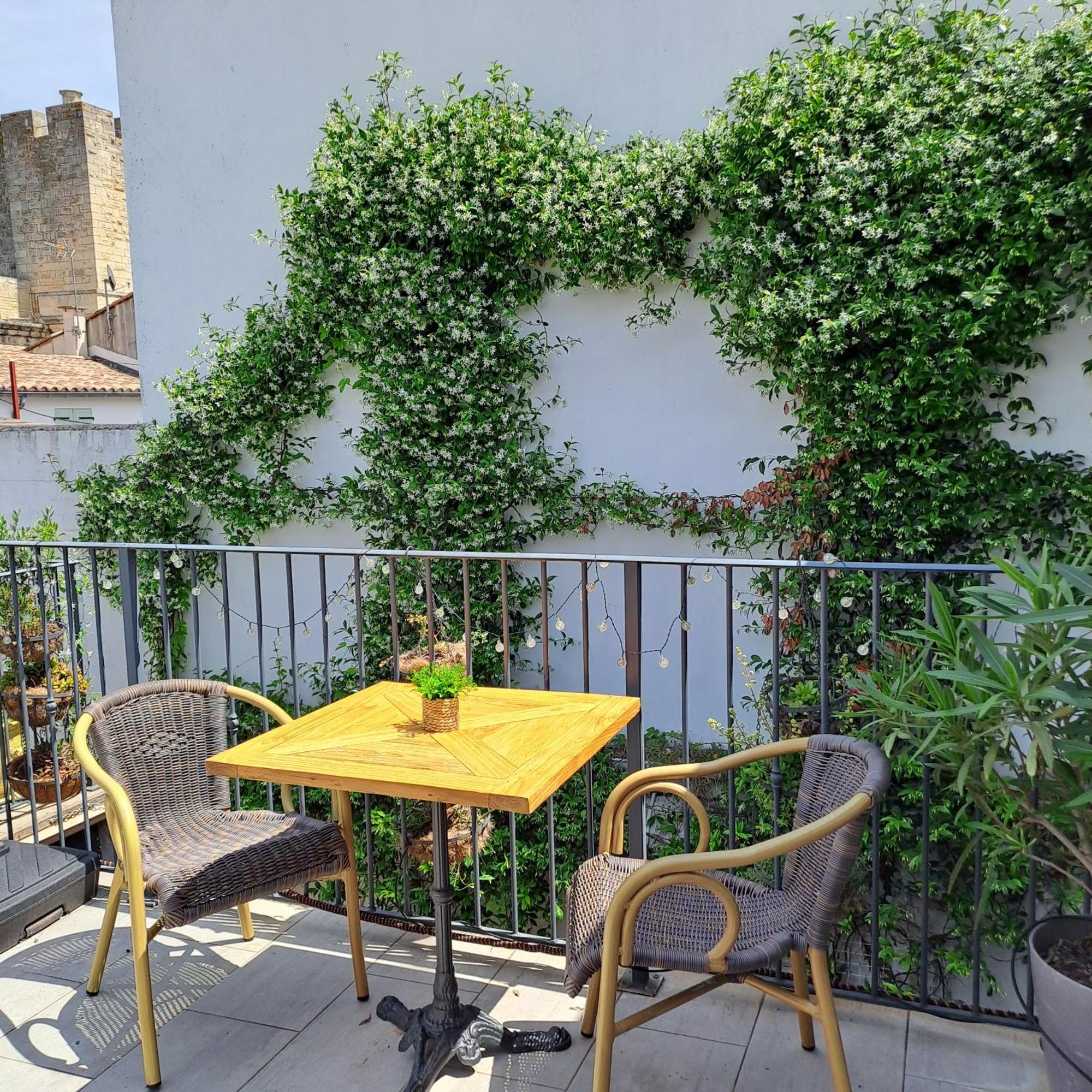Le Petit Patio Bed & Breakfast Айга-Мортас Екстериор снимка